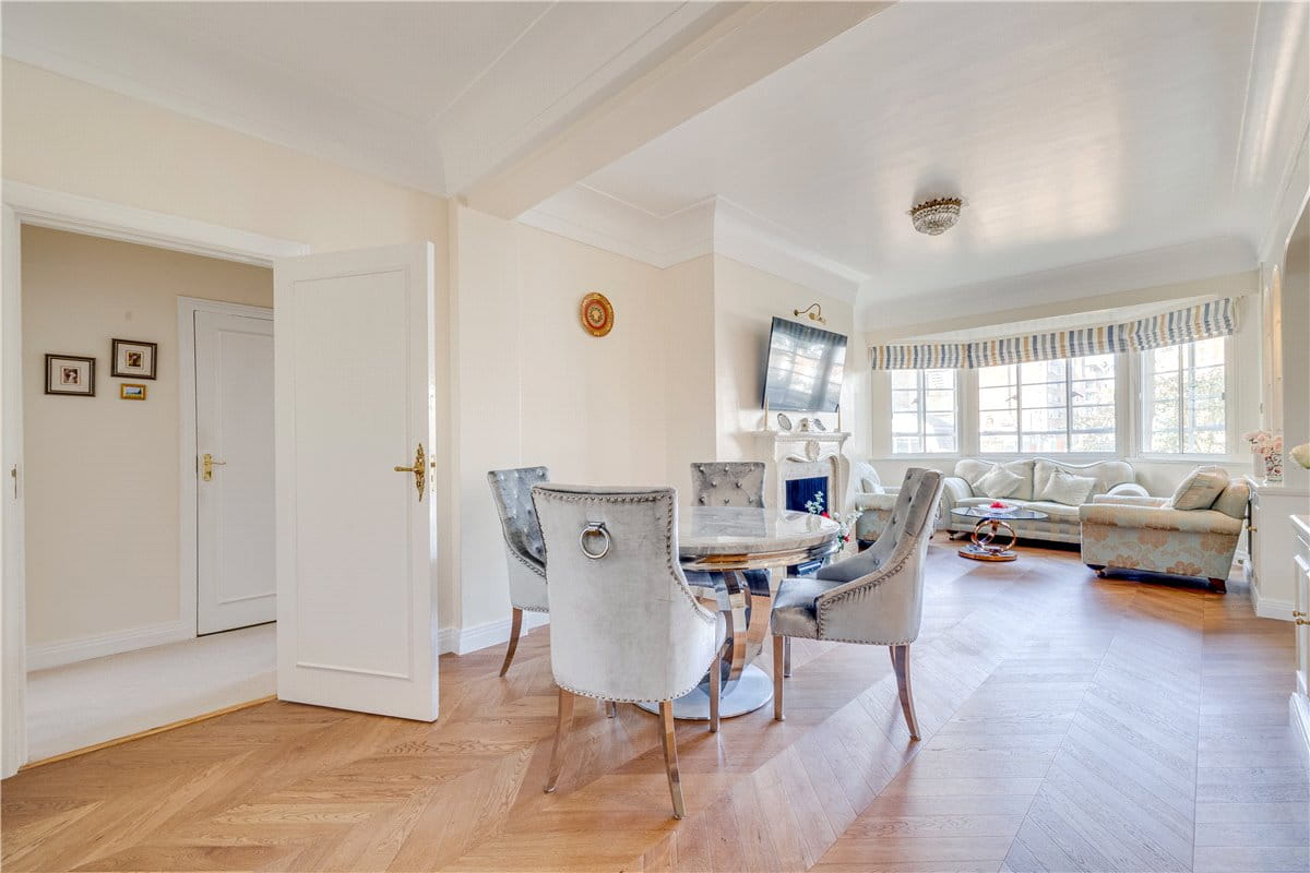 3 bedroom flat, Albion Street, Tyburnia W2 - Available