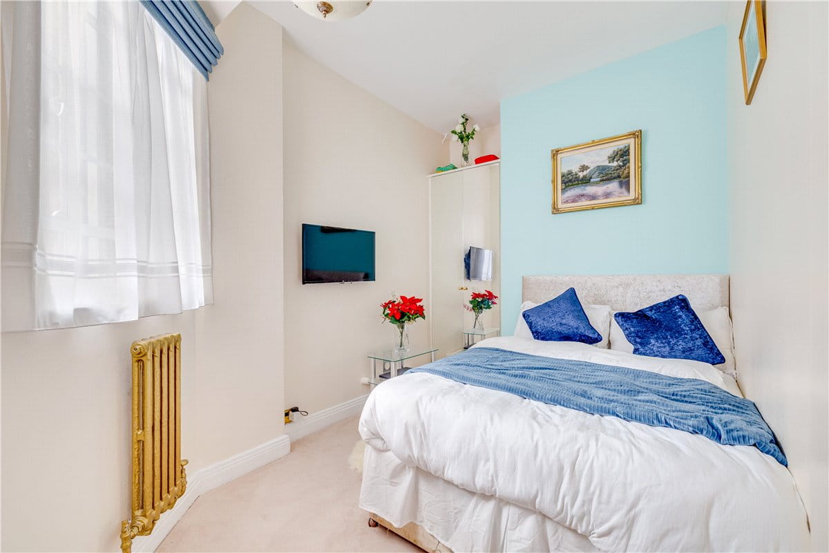 3 bedroom flat, Albion Street, Tyburnia W2 - Available