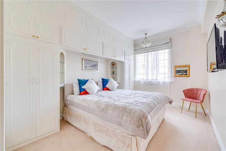 3 bedroom flat, Albion Street, Tyburnia W2 - Available