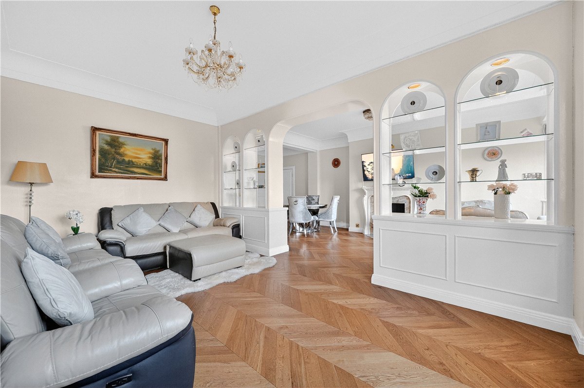 3 bedroom flat, Hyde Park Place, London W2 - Available