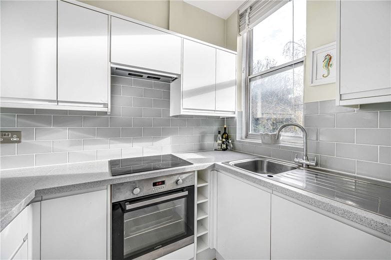 1 bedroom flat, Bassett Road, London W10 - Available