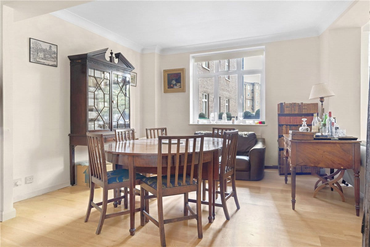 2 bedroom flat, Melton Court, South Kensington SW7 - Available