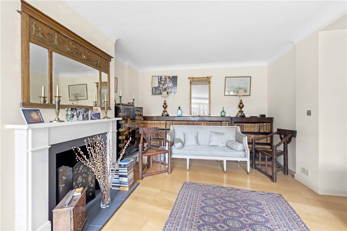 2 bedroom flat, Melton Court, South Kensington SW7 - Available