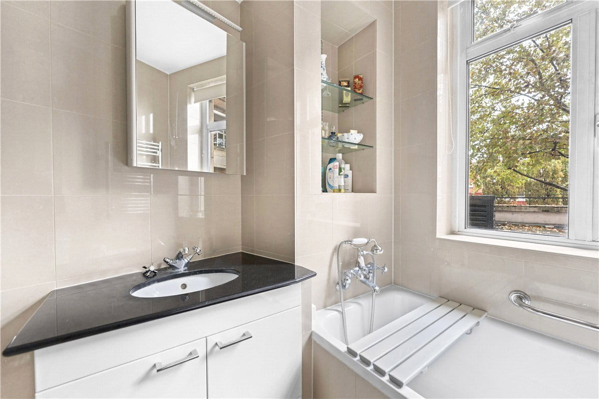 2 bedroom flat, Melton Court, South Kensington SW7 - Available