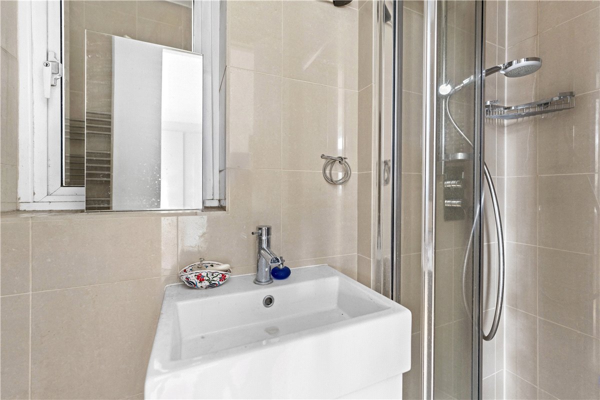2 bedroom flat, Melton Court, South Kensington SW7 - Available