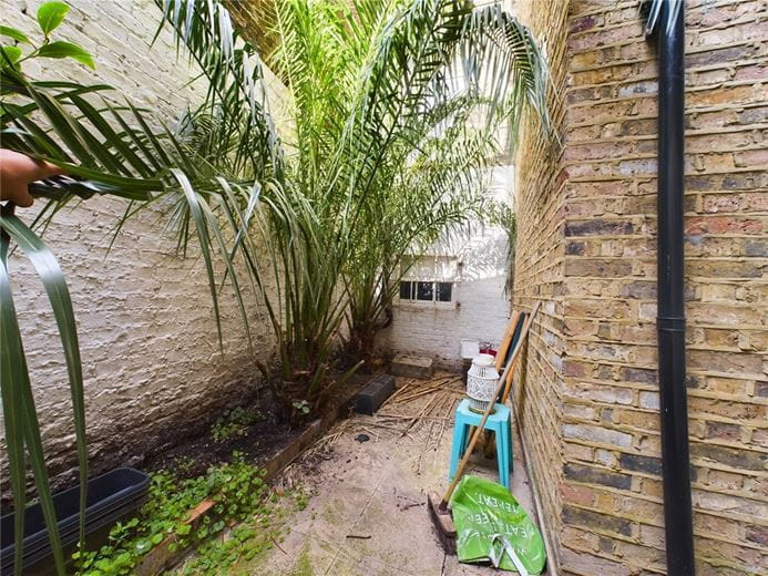 2 bedroom flat, Lupus Street, Pimlico SW1V - Available