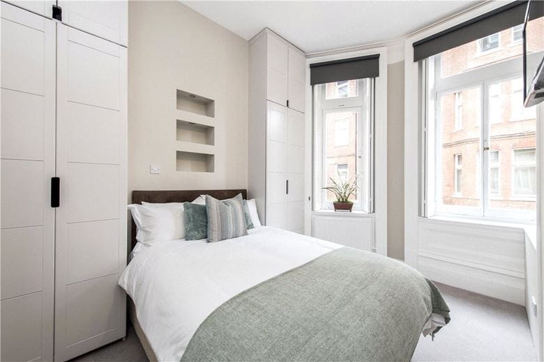  bedroom flat, Pont Street, Knightsbridge SW1X - Available
