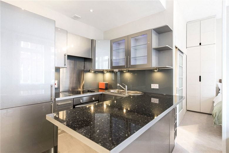  bedroom flat, Pont Street, Knightsbridge SW1X - Available
