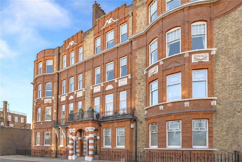 4 bedroom flat, Wynnstay Gardens, Kensington W8 - Available