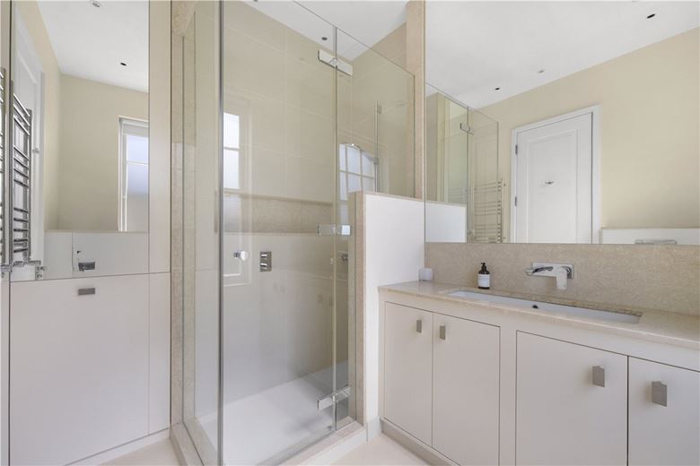 4 bedroom flat, Wynnstay Gardens, Kensington W8 - Available