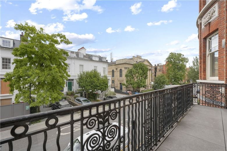 4 bedroom flat, Wynnstay Gardens, Kensington W8 - Available