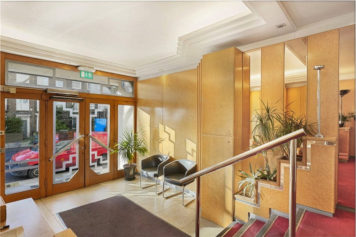  bedroom flat, Sloane Avenue Mansions, Sloane Avenue SW3 - Available