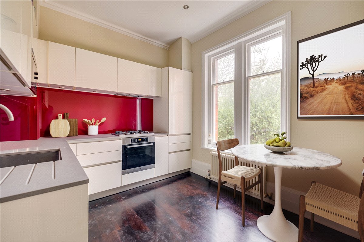 2 bedroom flat, Holland Park Road, Holland Park W14 - Available