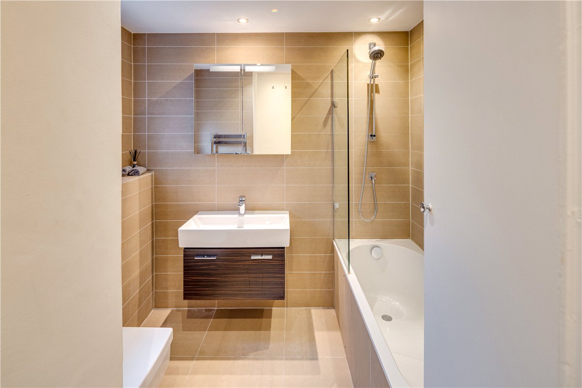 2 bedroom flat, Holland Park Road, Holland Park W14 - Available