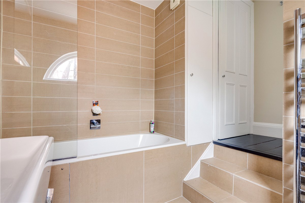 2 bedroom flat, Holland Park Road, Holland Park W14 - Available