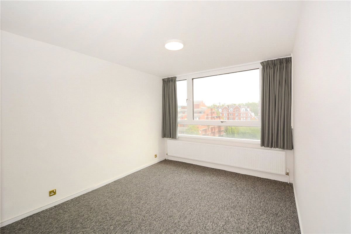 3 bedroom flat, Tachbrook Street, Pimlico SW1V - Available