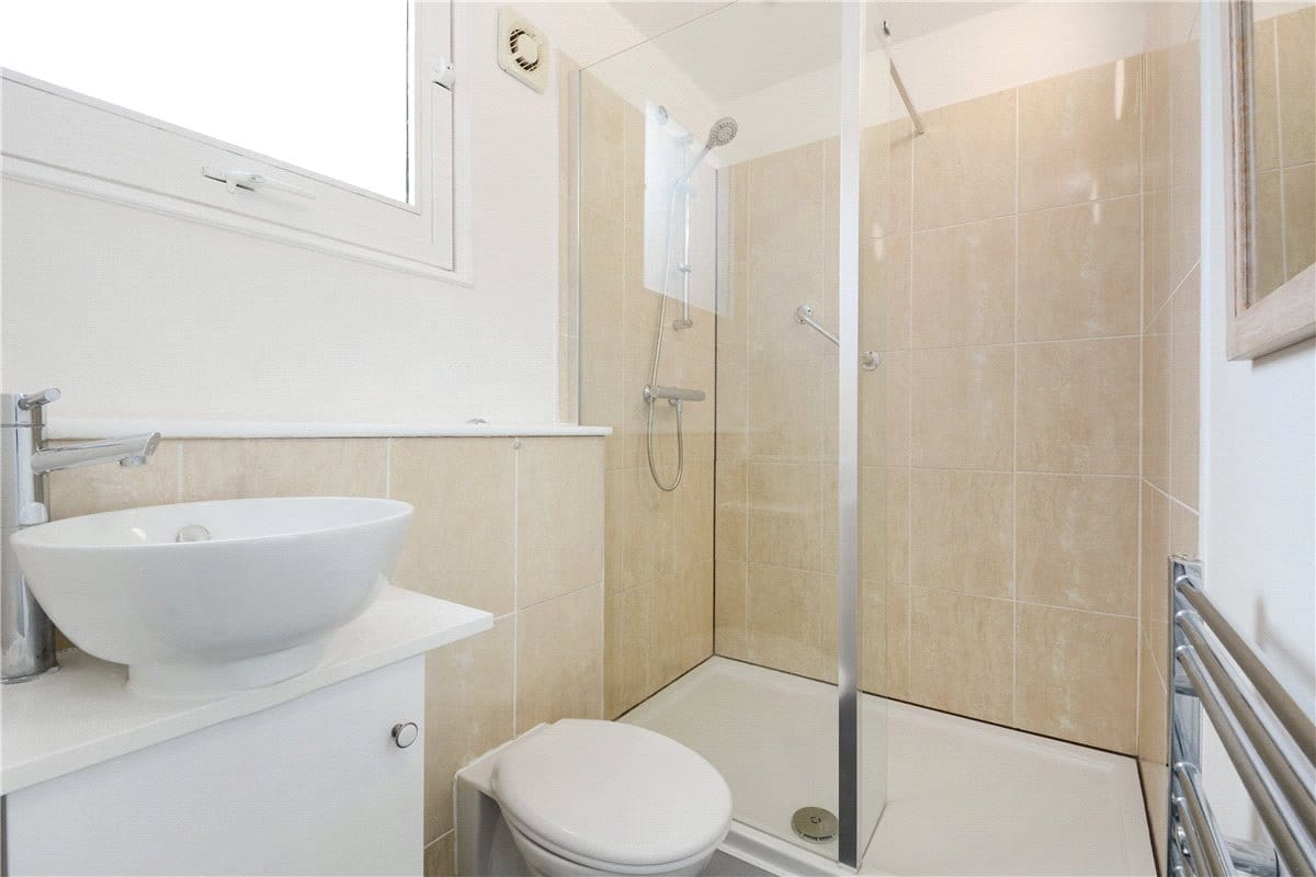 3 bedroom flat, Tachbrook Street, Pimlico SW1V - Available