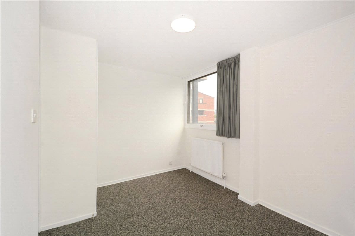 3 bedroom flat, Tachbrook Street, Pimlico SW1V - Available