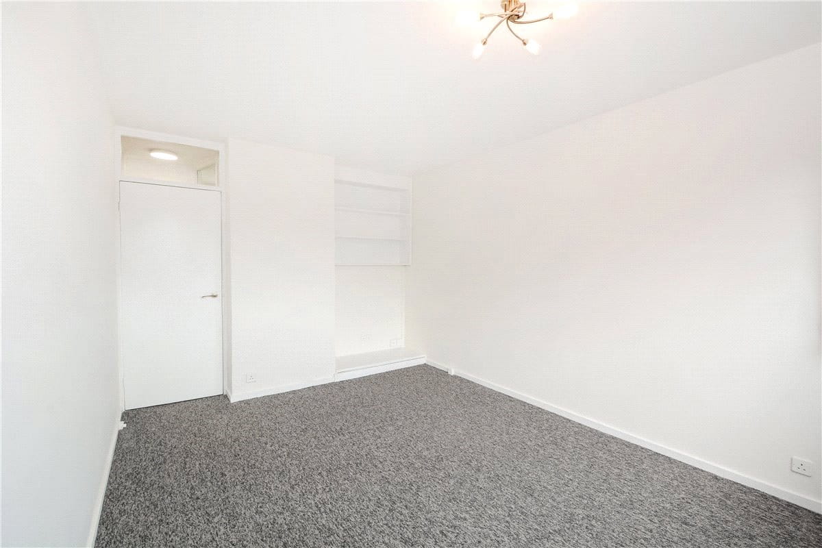 3 bedroom flat, Tachbrook Street, Pimlico SW1V - Available