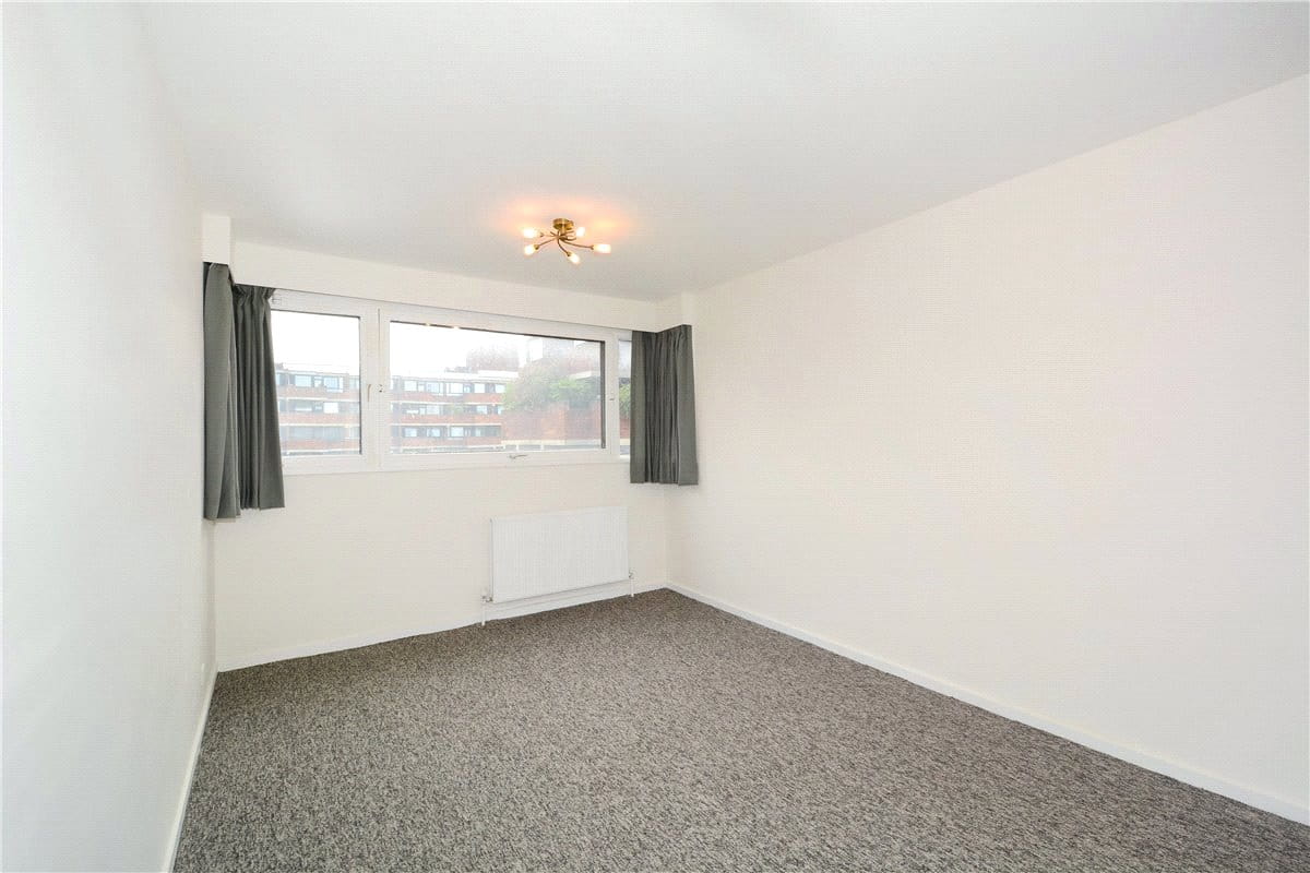 3 bedroom flat, Tachbrook Street, Pimlico SW1V - Available