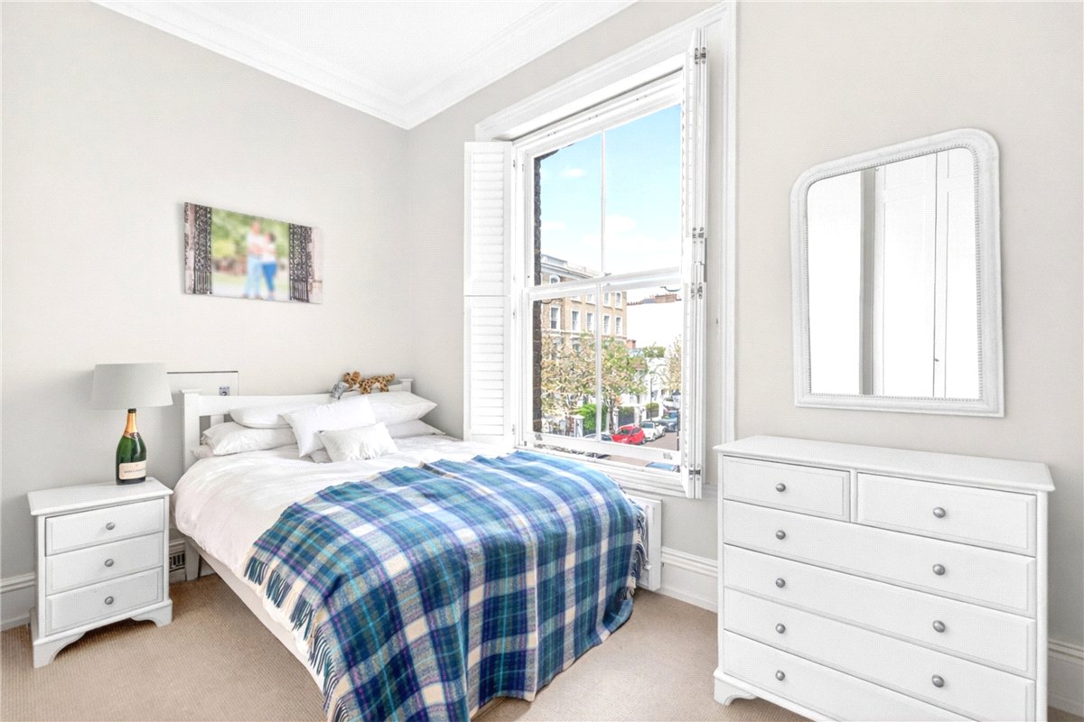 1 bedroom flat, Redcliffe Gardens, Chelsea SW10 - Available