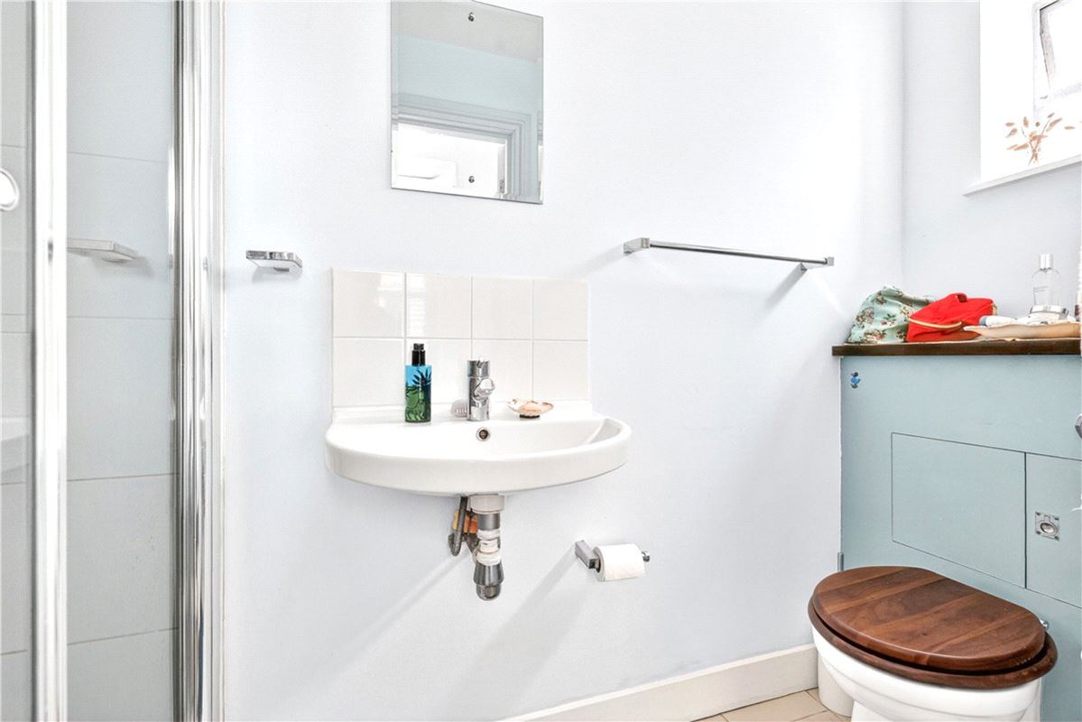 1 bedroom flat, Redcliffe Gardens, Chelsea SW10 - Available