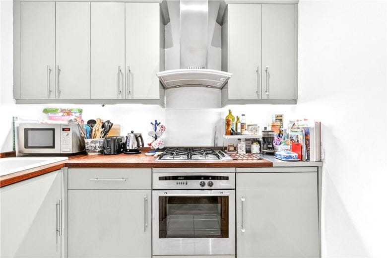 1 bedroom flat, Redcliffe Gardens, Chelsea SW10 - Available