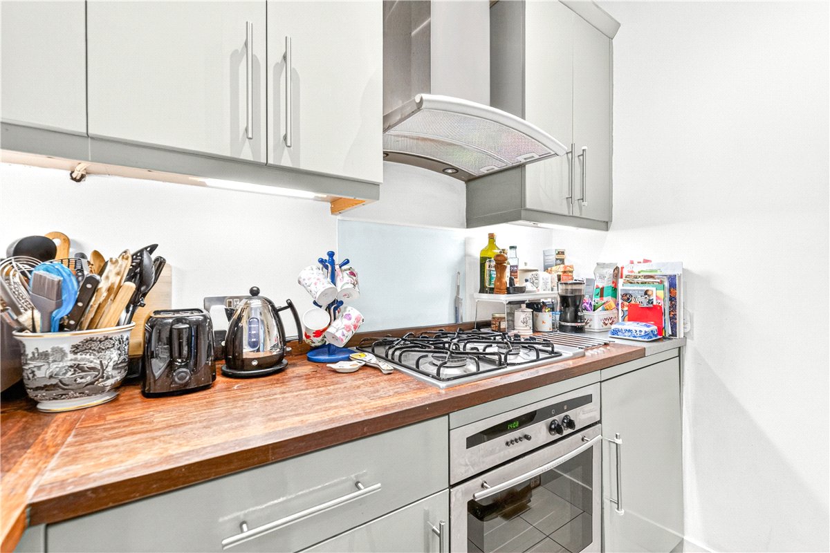 1 bedroom flat, Redcliffe Gardens, Chelsea SW10 - Available