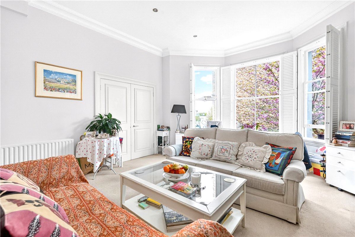 1 bedroom flat, Redcliffe Gardens, Chelsea SW10 - Available