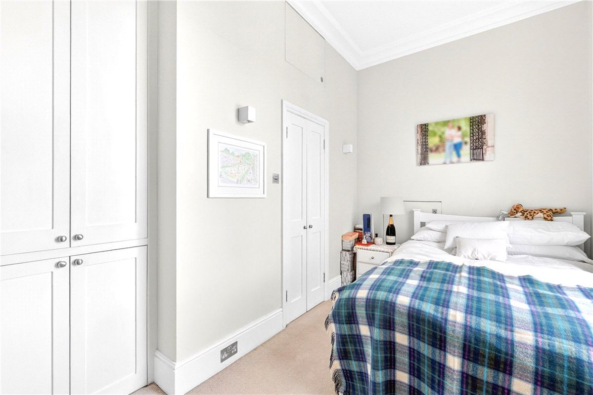 1 bedroom flat, Redcliffe Gardens, Chelsea SW10 - Available