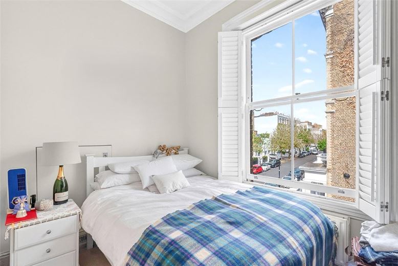 1 bedroom flat, Redcliffe Gardens, Chelsea SW10 - Available
