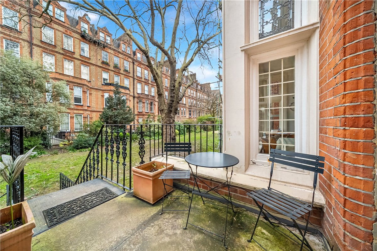 4 bedroom maisonette, Harrington Gardens, South Kensington SW7 - Available