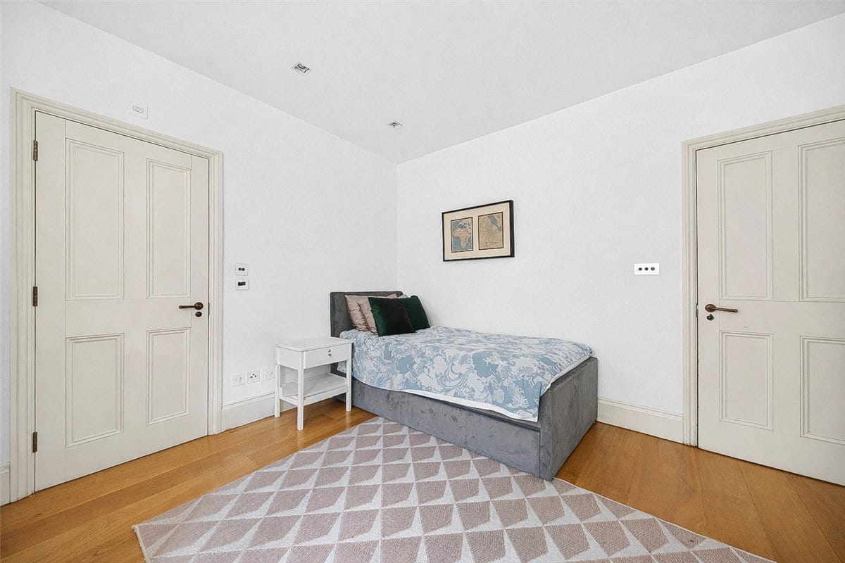 4 bedroom maisonette, Harrington Gardens, South Kensington SW7 - Available