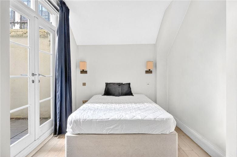 2 bedroom flat, Prince's Gate, South Kensington SW7 - Available