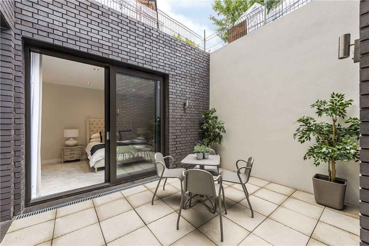 3 bedroom flat, Elgin Avenue, Maida Vale W9 - Sold