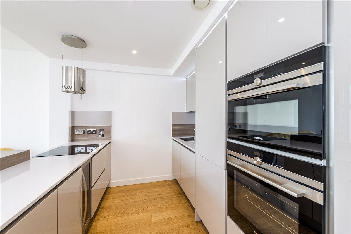 2 bedroom flat, Holland Park Avenue, Holland Park W11 - Available