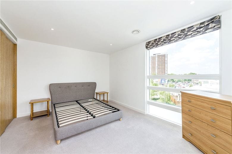 2 bedroom flat, Holland Park Avenue, Holland Park W11 - Available