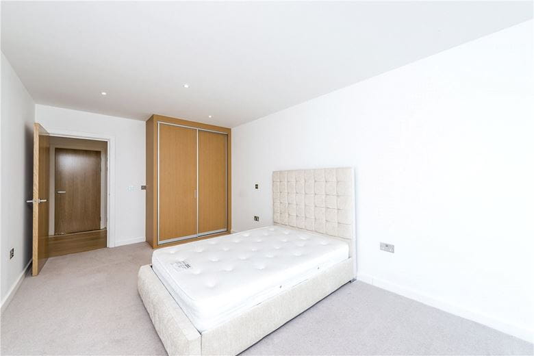 2 bedroom flat, Holland Park Avenue, Holland Park W11 - Available