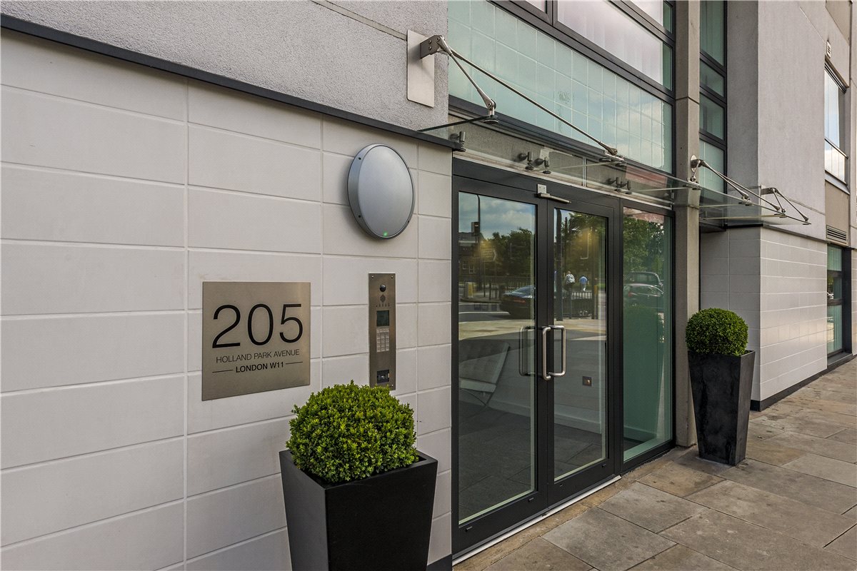 2 bedroom flat, Holland Park Avenue, Holland Park W11 - Available