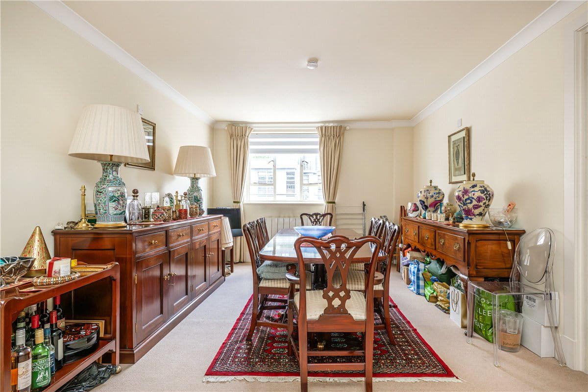 3 bedroom flat, Hans Place, Chelsea SW1X - Available