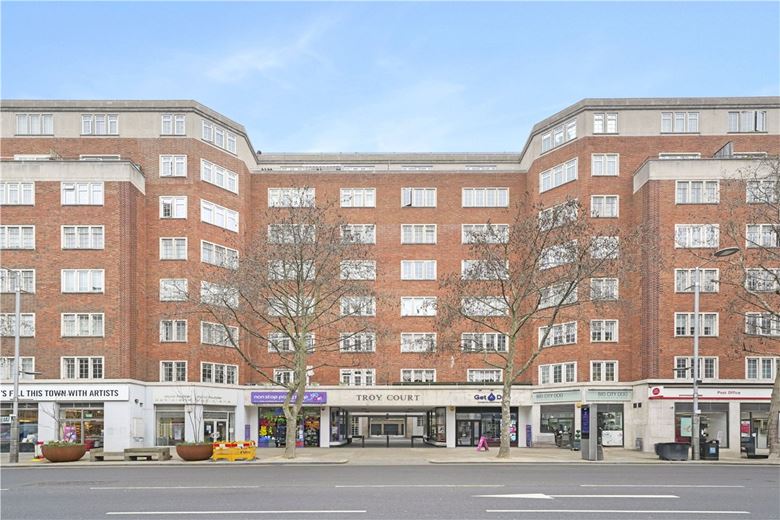1 bedroom flat, Kensington High Street, London W8 - Available