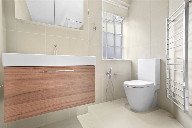 1 bedroom flat, Kensington High Street, London W8 - Available