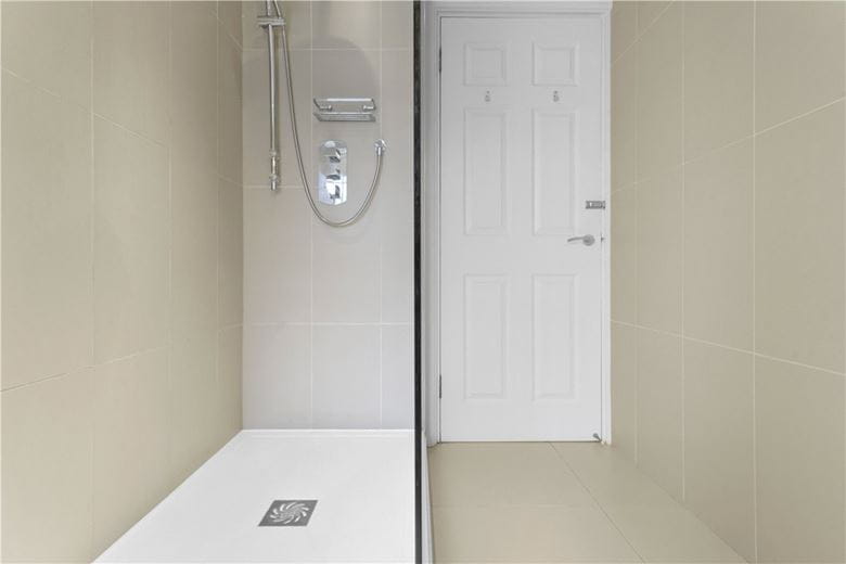 1 bedroom flat, Kensington High Street, London W8 - Available