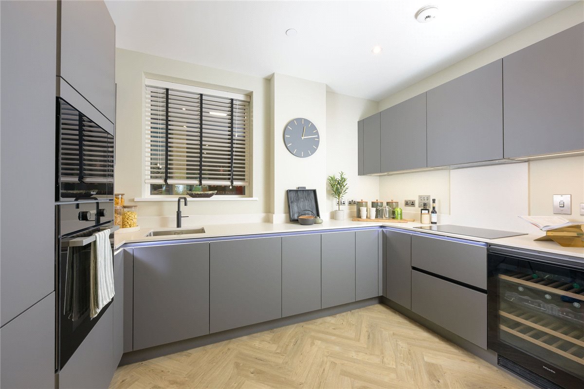 3 bedroom flat, Eddington Avenue, Cambridge CB3 - Available