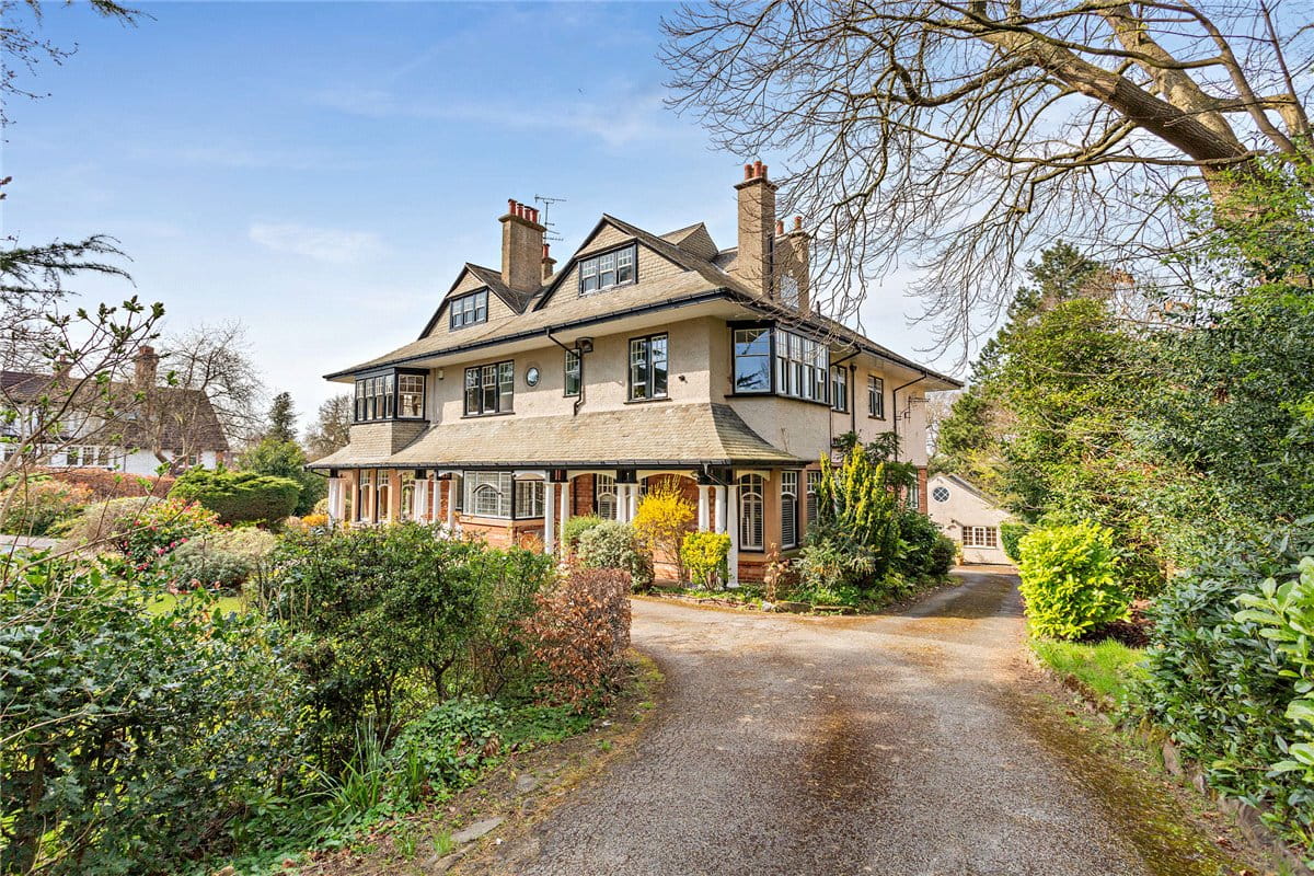 2 bedroom flat, Kent Road, Harrogate HG1 - Available