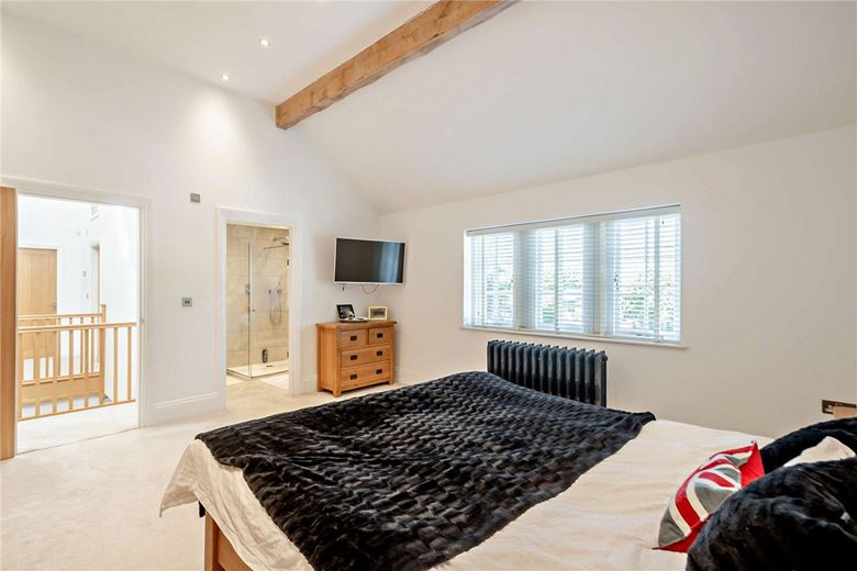 5 bedroom house, Main Street, Ledston WF10 - Available