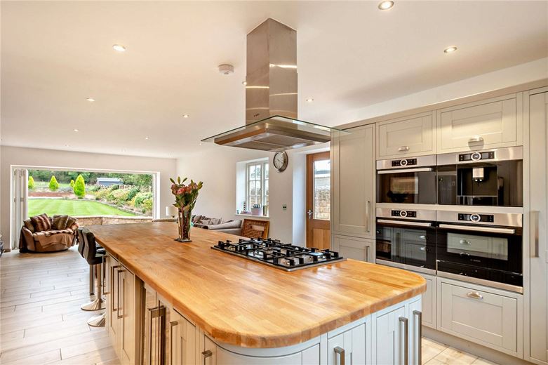 5 bedroom house, Main Street, Ledston WF10 - Available