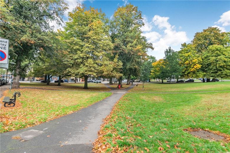 3 bedroom flat, Apartment 5, Esplanade Court, 2 St. Marys Walk HG2 - Available