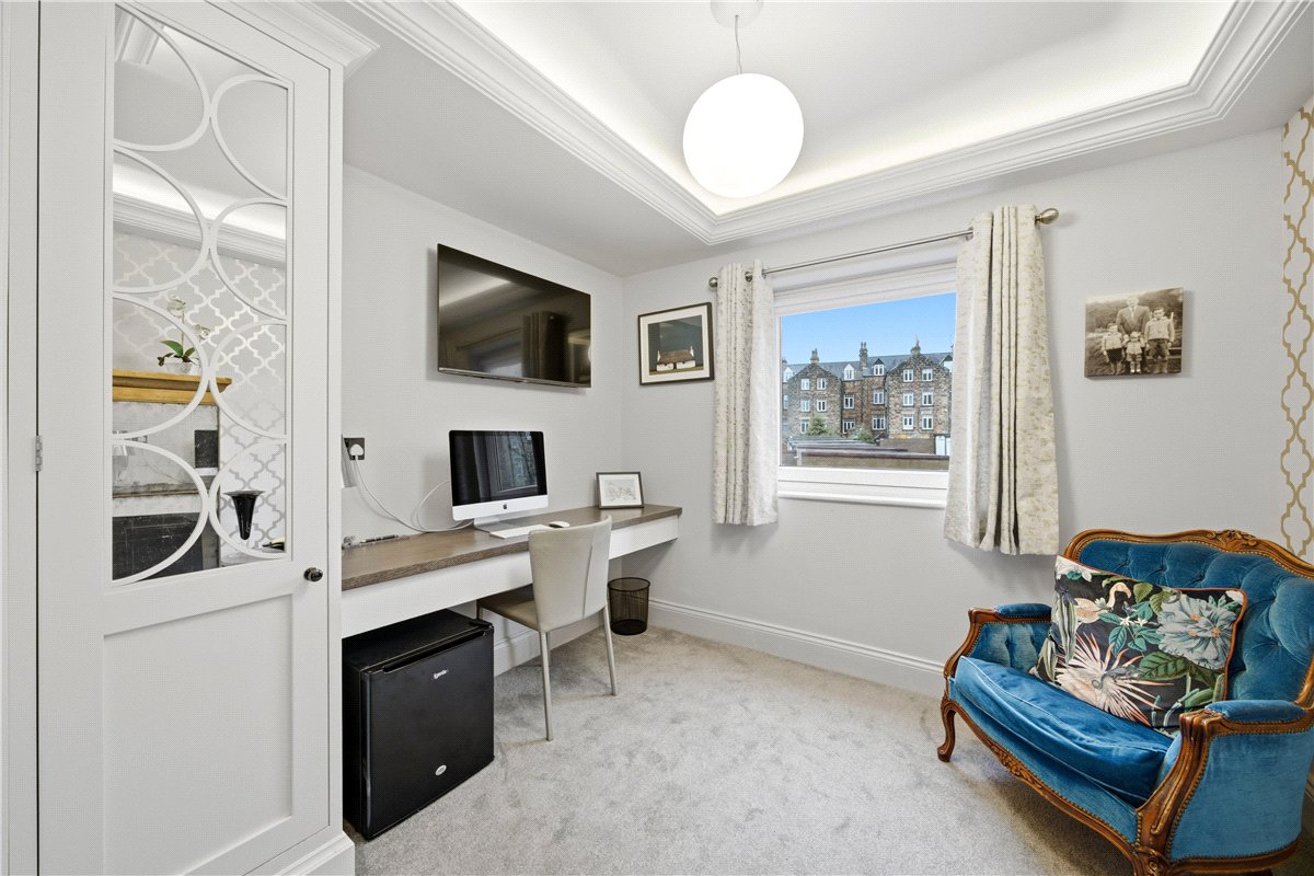 3 bedroom flat, Apartment 5, Esplanade Court, 2 St. Marys Walk HG2 - Available