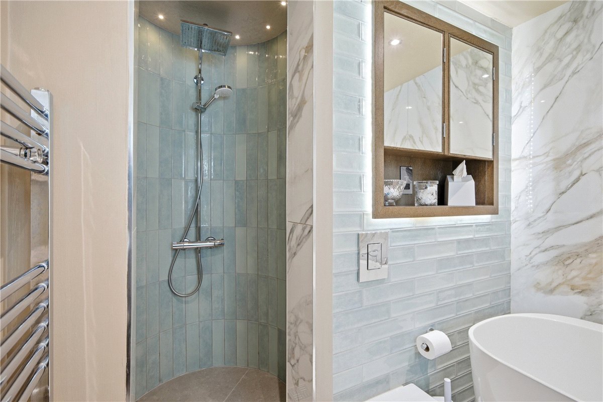 3 bedroom flat, Apartment 5, Esplanade Court, 2 St. Marys Walk HG2 - Available